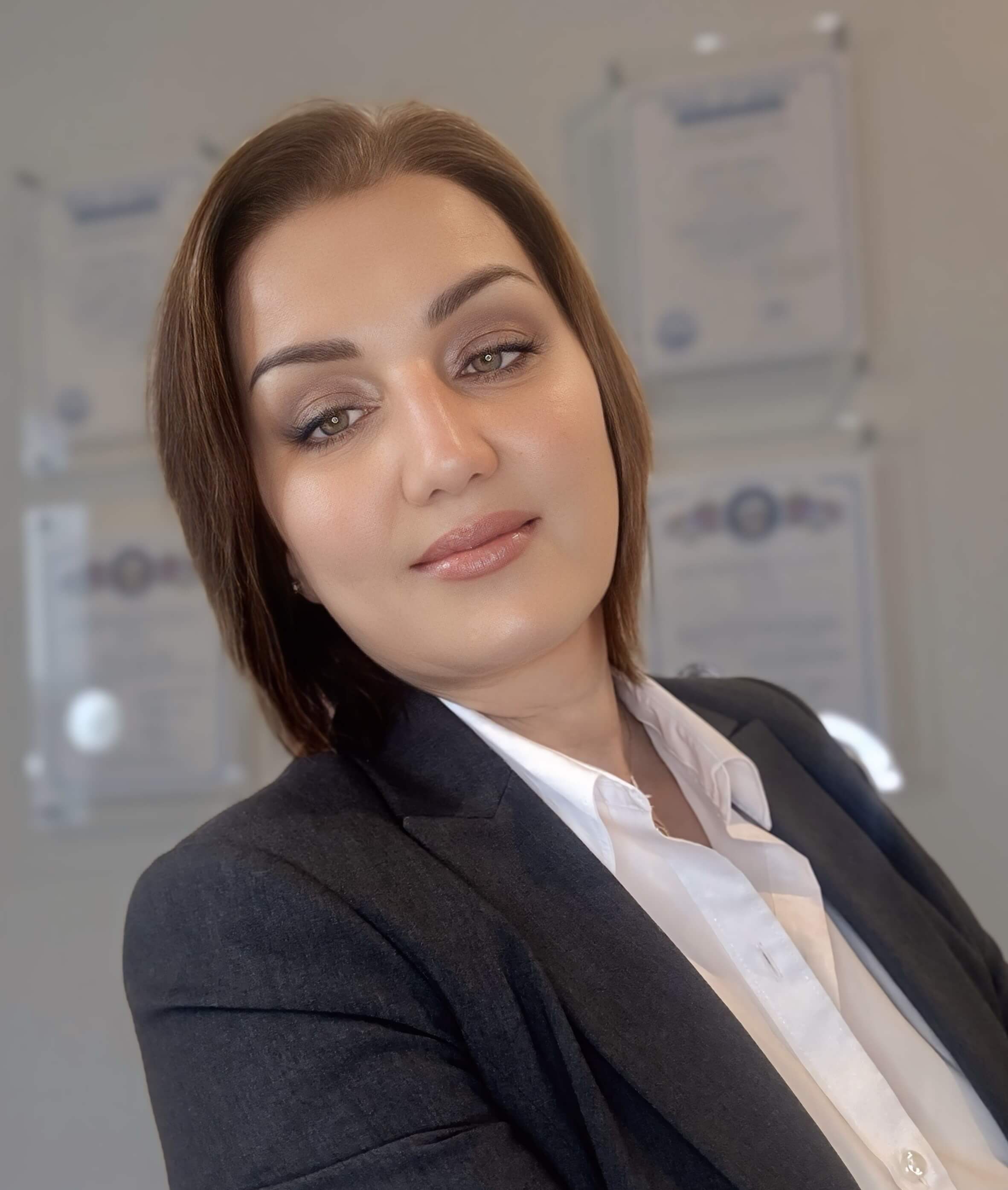 Dina Nikonov — experienced notary, apostille and international document specialist